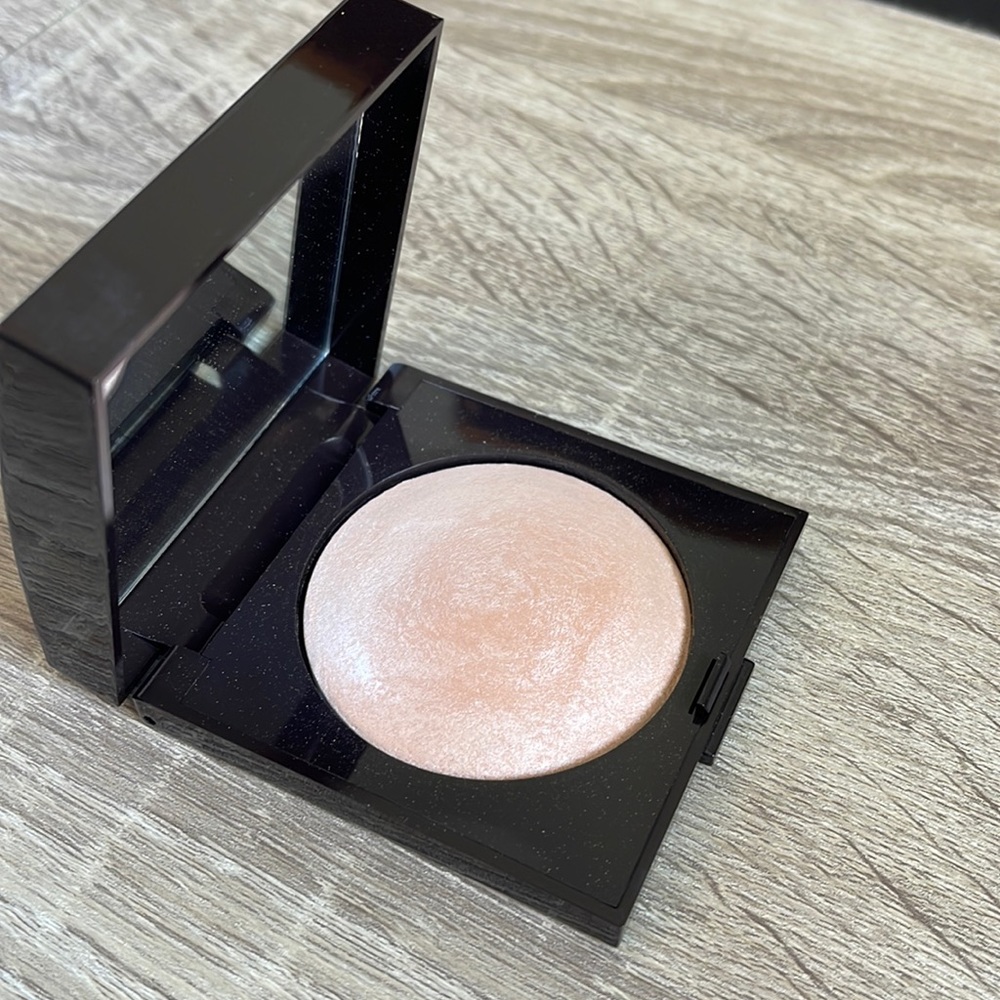 Laura Mercier Matte Radiance Backed Powder